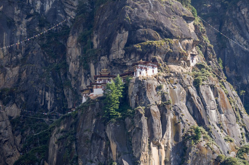Uskaltaisitko sinä kiivetä? Bhutanissa vuoren rinteeseen on rakennettu buddhalaisluostari