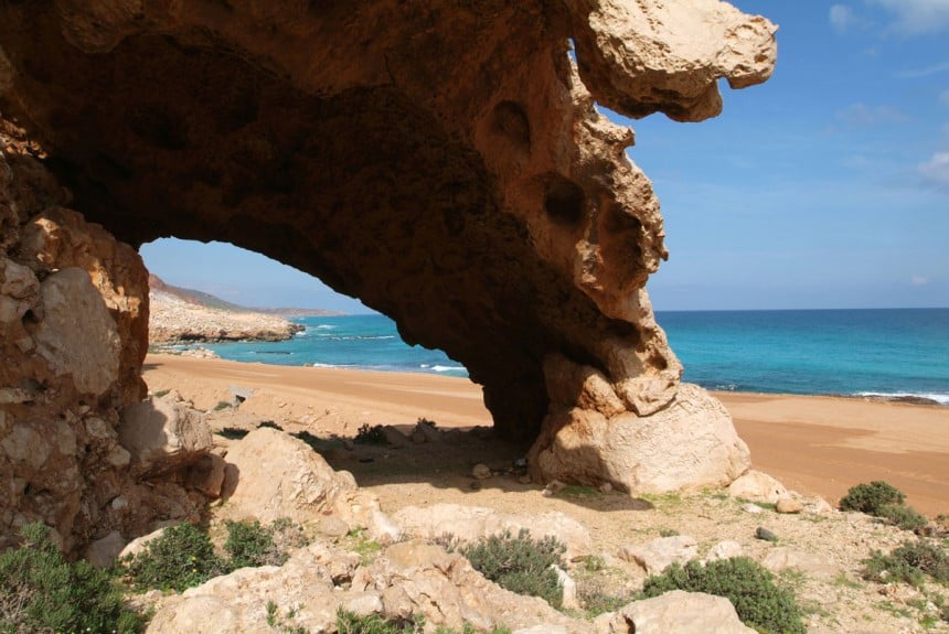 Socotran saarelta löytyy hiljaisia hiekkarantoja. Kuva: Stefano Ember | Dreamstime.com