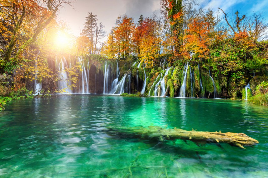 Kroatian Plitvice hehkuu väreissä syksyn ruskan aikaan