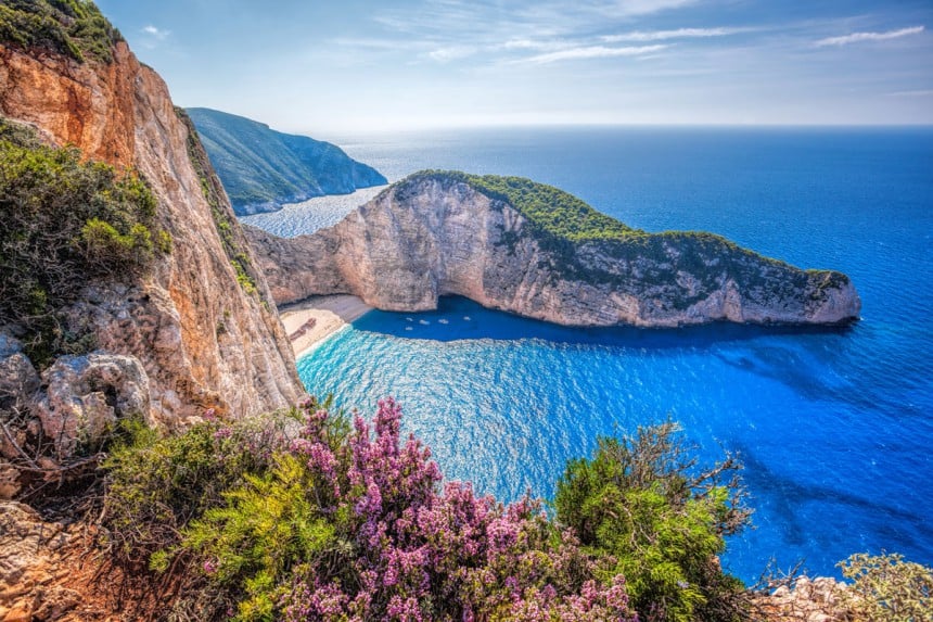 Zakynthoksella sijaitseva Navagio on yksi Kreikan kauneimmista rannoista