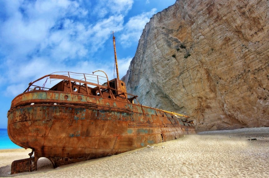 Kuvankaunis Navagio Beach Zakynthoksella on kuin salakuljettajien piilottama aarre - Rannalle pääsee vain merimatkan kautta