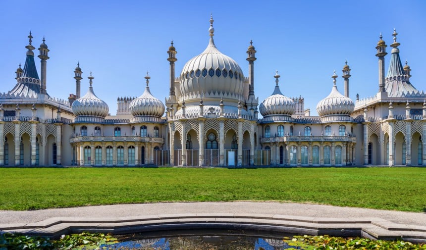Brightonissa sijaitseva kuninkaallinen paviljonki tarjoaa samantyyppistä tunnelmaa kuin Taj Mahal