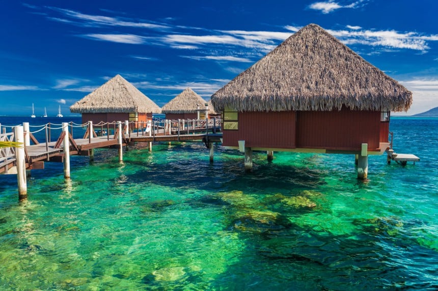 Aurinkoisella Tahitilla voi pulahtaa tutkimaan merielämää suoraan oman overwater bungalowin terassilta