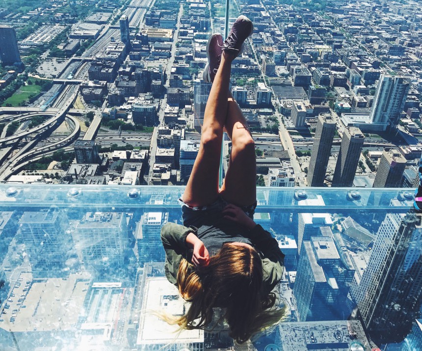 Chicagon Willis Towerin skydeckillä saattaa korkeanpaikankammoista hirvittää.