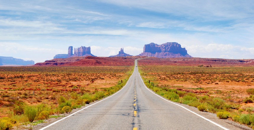 Jos amerikkalaisessa elokuvassa ollaan road tripillä, matka usein kulkee näyttävän Monument Valleyn kautta.