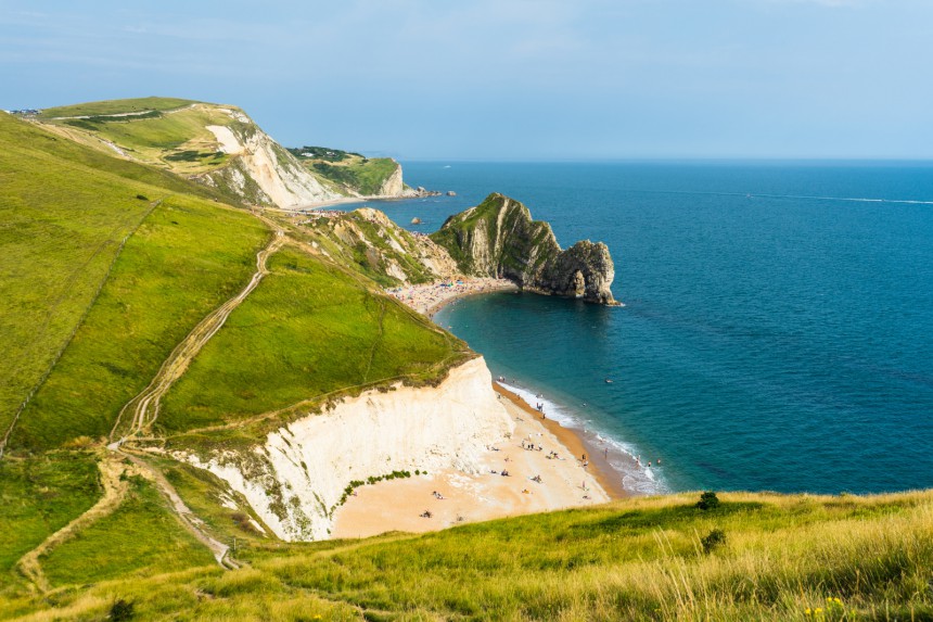 Dorsetin jyrkkä rannikkokaistale on toiminut taustana tv-sarjalle Broadchurch. Kuva: Pawel | Adobe Stock
