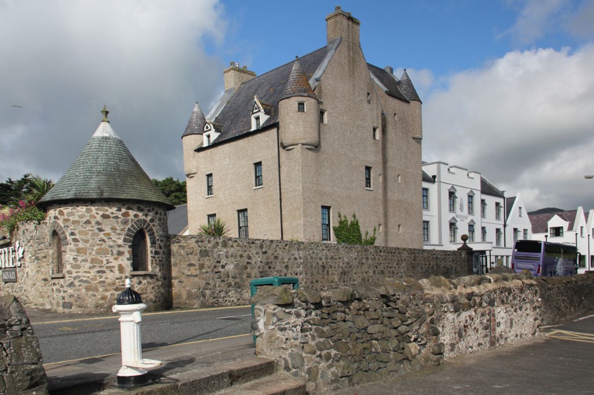 Pohjois-Irlannin Ballygallyn linna on rakennettu 1600-luvulla