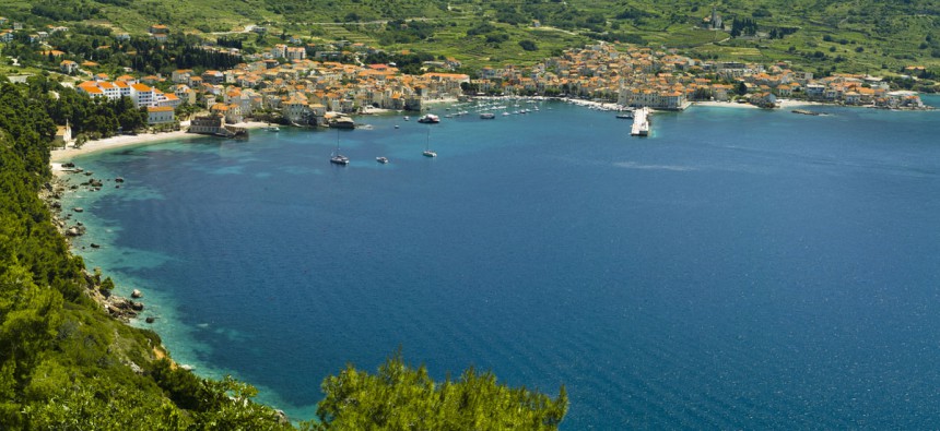 Käy ennen kuin muut ennättävät: Uuden Mamma Mia -elokuvan tähtenä loistava Visin saari Kroatiassa on saamassa turistiryntäyksen