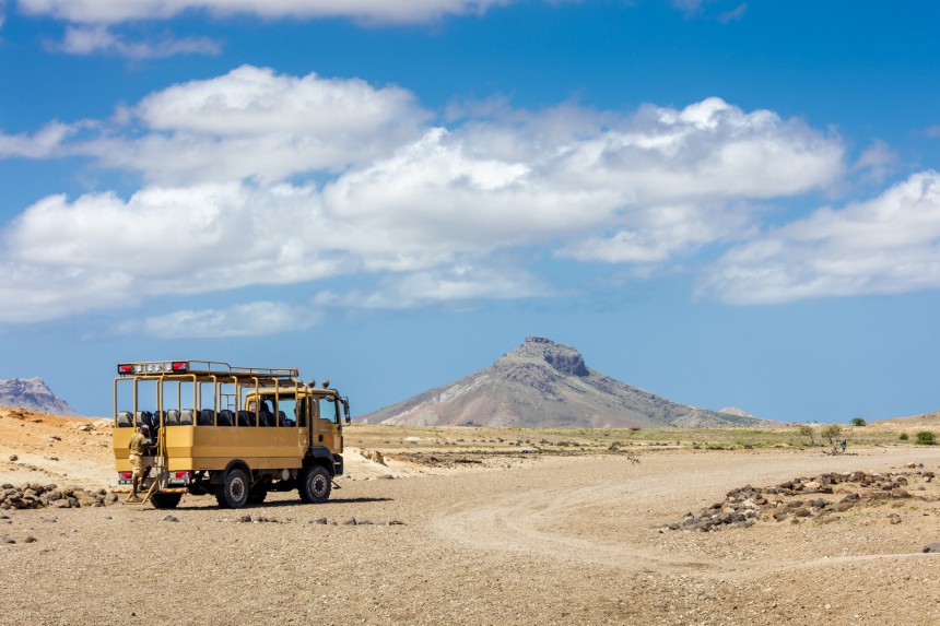 Salin ja Boavistan saarilla riittää hiekkaa ja aavikkomaista maisemaa.
