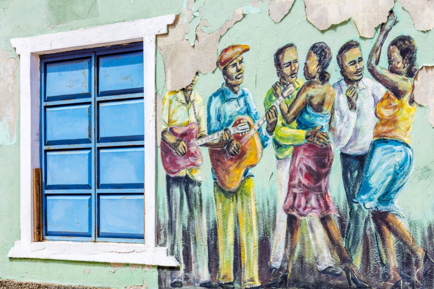 Laulu ja tanssi kuuluvat Kap Verdellä katukuvaan.