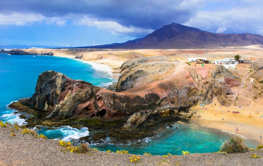 Tuliperäiseltä Lanzarotelta löytyy myös kauniita hiekkarantoja. Kuvassa Playa de Papagayo.