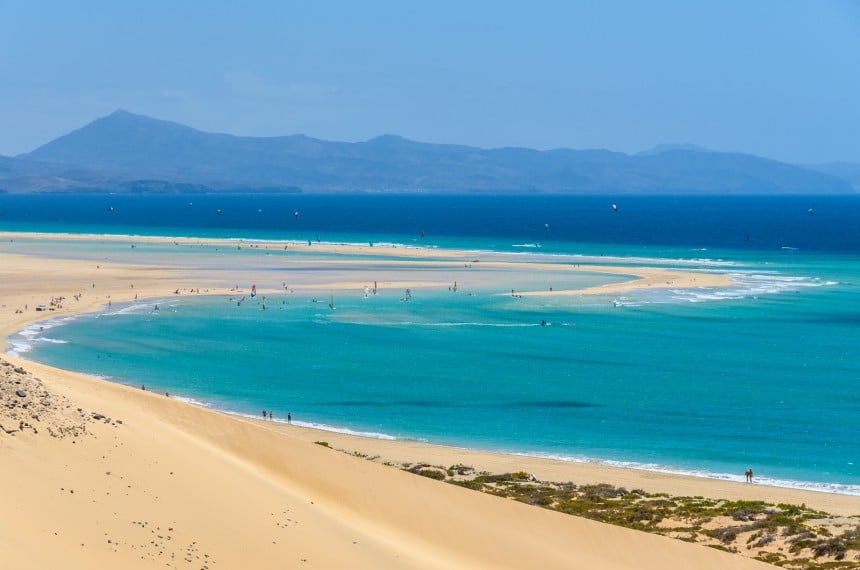 Fuerteventura on tunnettu suurista hiekkadyyneistään.