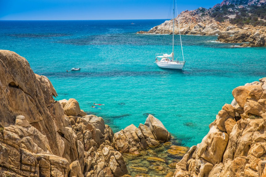 Jatkossa Sardinian rannoilta kannattaa ottaa mukaansa vain muistikuvia. Kuva: © Eva Bocek | Dreamstime.com