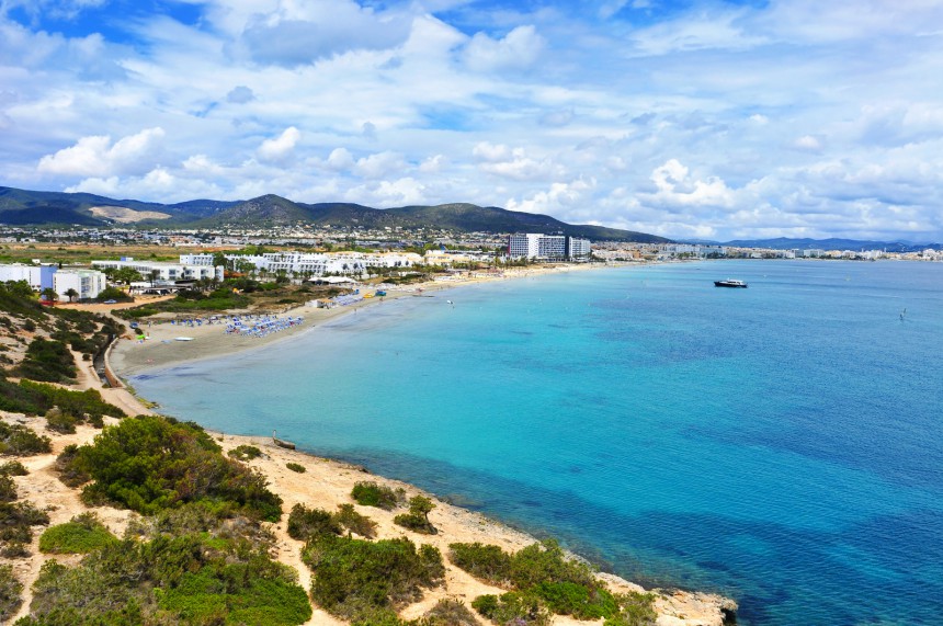 Ibizan rannat ovat kuuluisia mahdollisuuksistaan nautiskeluun. Kuva: Juan Moyano | Dreamstime.com