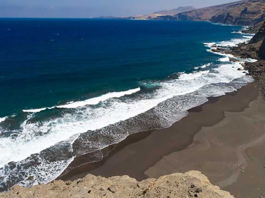 Playa de Faneroque löytyy vaellusreitin päästä.