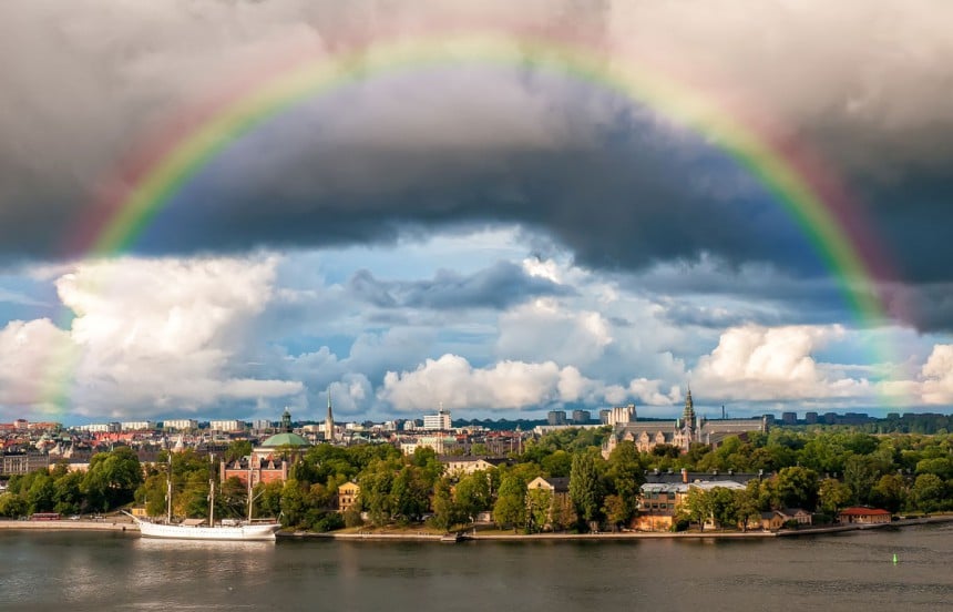 Sateenkaari Djurgårdenin yllä Tukholmassa