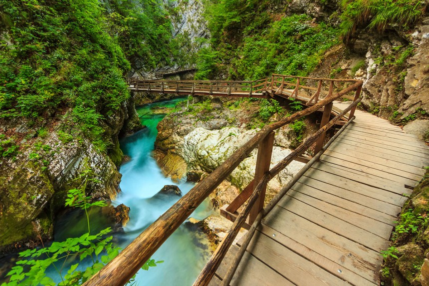 Kuvankaunis Slovenia on maailman turvallisimpia maita. Kuvassa Vintgarin kanjonia.