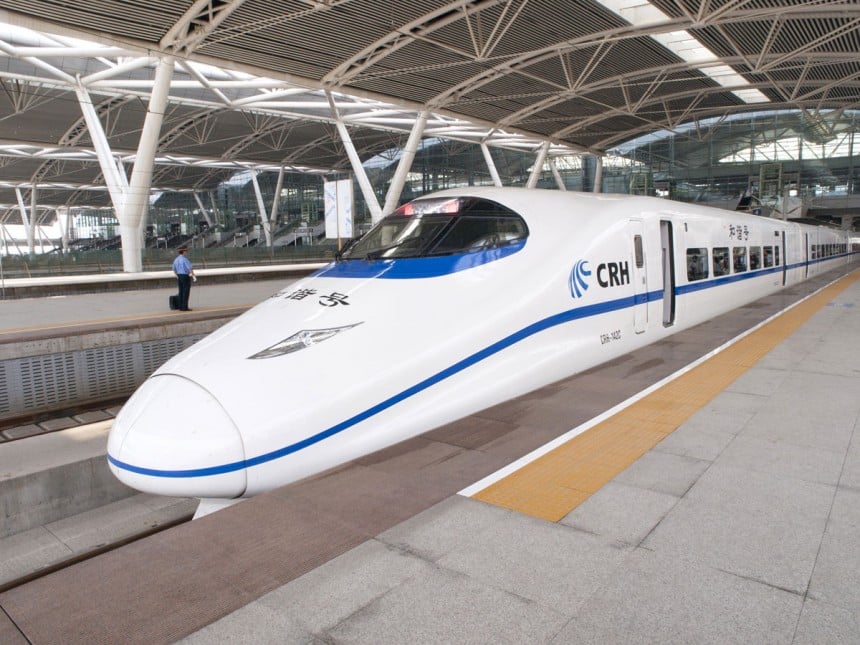 Kiinan uudet junat kulkevat jopa yli 340 km/h. Kuva: © Narongsak Nagadhana | Dreamstime.com