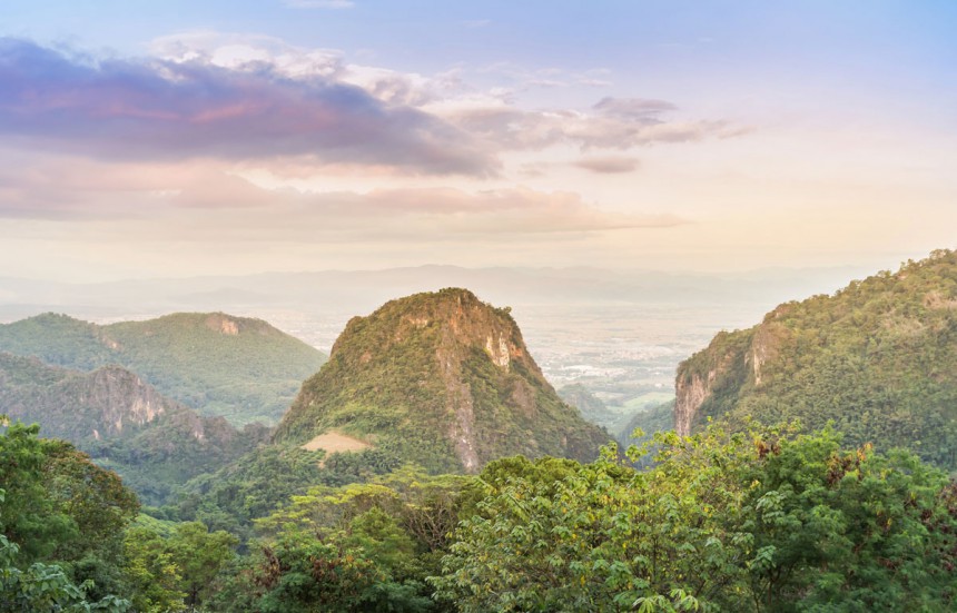 Tham Luangin luolasto sijaitsee maisemallisesti kauniissa Pohjois-Thaimaassa Myanmarin rajalla. Kuva: © Airubon | Dreamstime.com