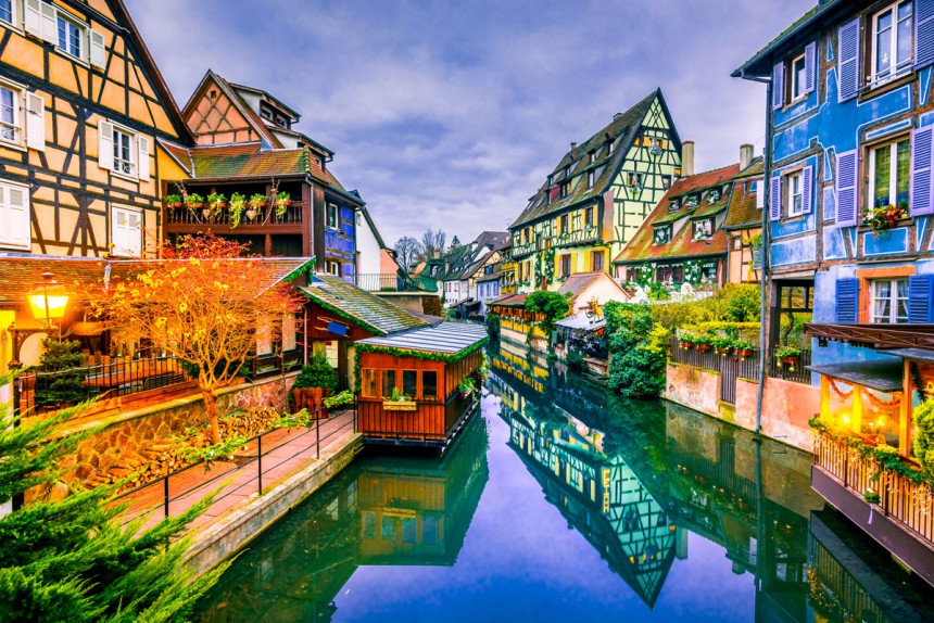 Colmar on talvisin kuin sadusta. Kuva: © Emicristea | Dreamstime.com