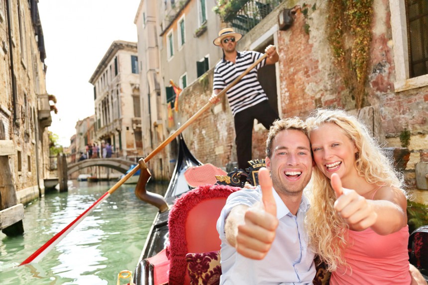 Turistien määrän liiallinen kasvu on aiheuttanut ongelmia muun muassa Venetsiassa