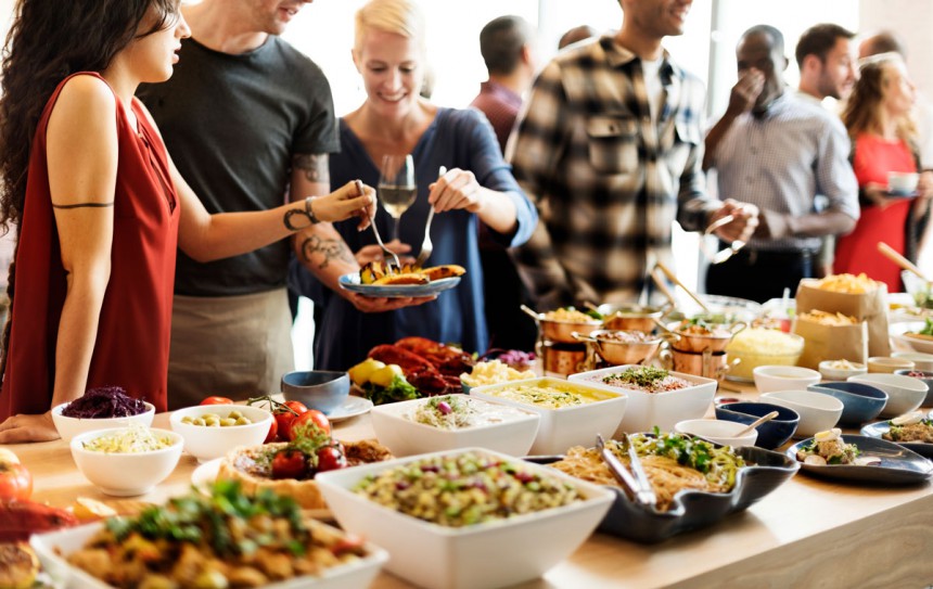 Buffet on mainio tilaisuus maistella pieniä määriä eri ruokia. Kuva: © Rawpixelimages | Dreamstime.com