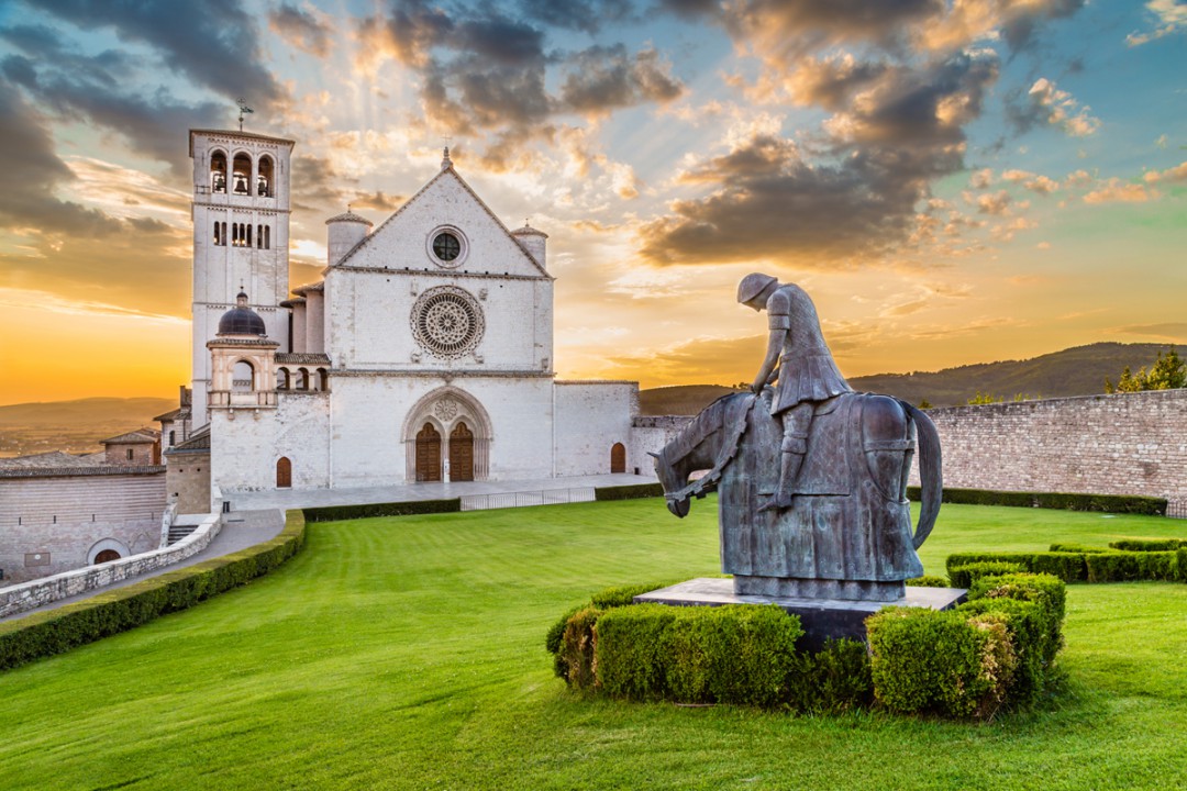 Pyhän Fransiscuksen basilika on kaunis nähtävyys Italian Assisissa. Kuva: © minnystock | Dreamstime.com