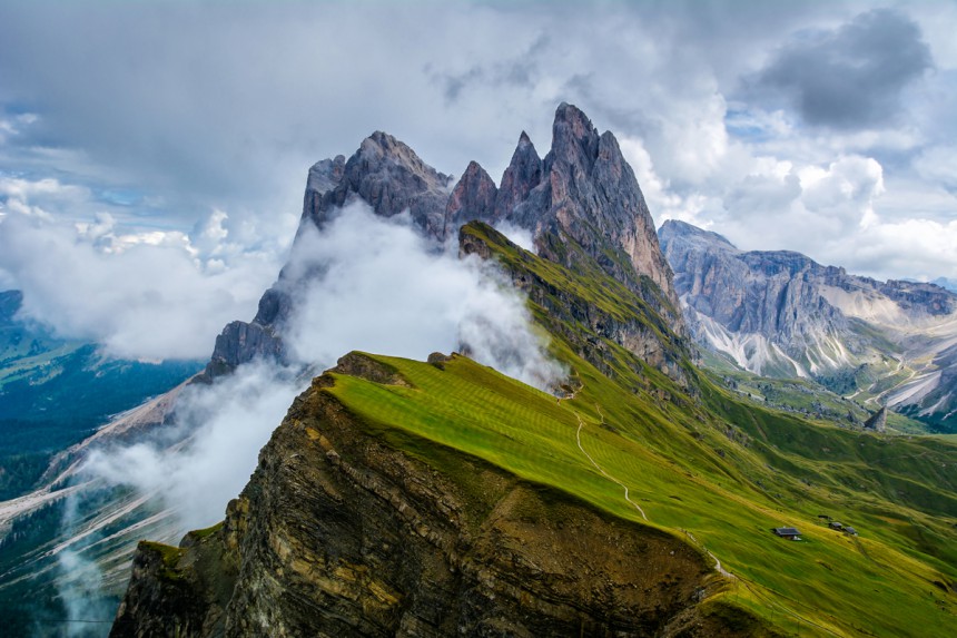 Italian Dolomiiteilta löytyy upeita maisemia. Kuva: © Elenatur | Dreamstime.com