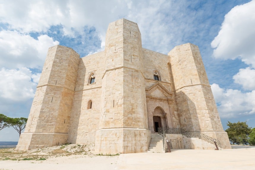 Castello del Monte on nähtävissä myös italialaisessa sentin kolikossa. Kuva: Kyrien | Dreamstime.com