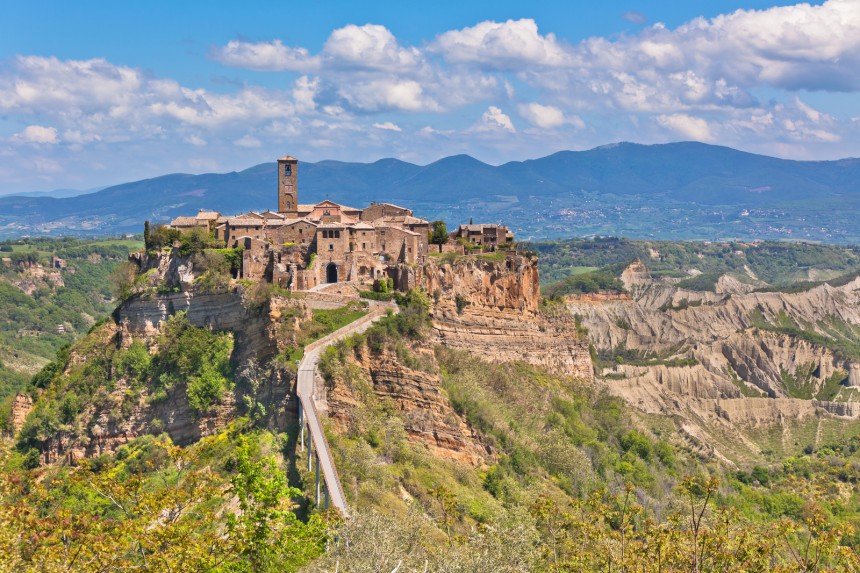 Civita di Bagnoregio on Italian kuuluisimpia, autioituvia kaupunkeja. Kuva: © Topdeq - Dreamstime.com