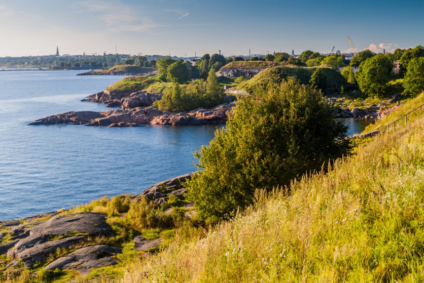 Suomenlinnassa yhdistyvät luonto ja historia. Kuva: © Matyas Rehak | Dreamstime.com